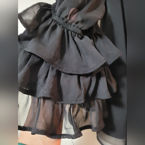 CeCe Elegant Black Ruffle Sleeve Women's Top - Picture 2 of 5